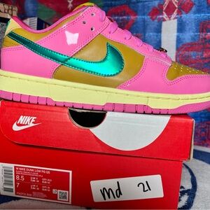 Nike Women's Athletic Shoes - Pink, Gold, and Teal